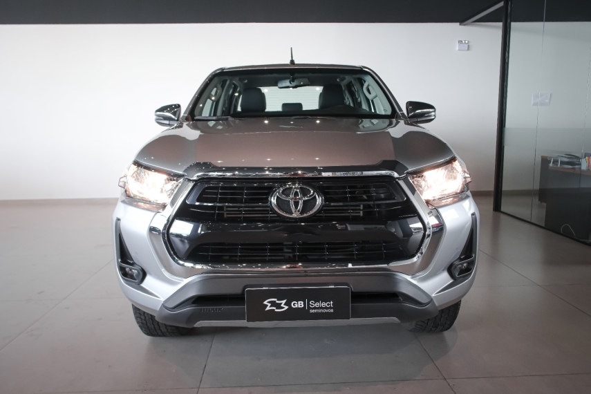 toyota hilux 2.8 d-4d turbo diesel cd srv 4x4 automatico 4p 2024
