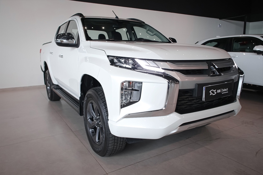 mitsubishi l200 triton 2.4 16v turbo diesel sport hpe cd 4p 4x4 automatico 2.0 2025