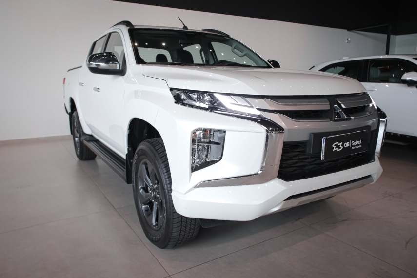 mitsubishi l200 triton 2.4 16v turbo diesel sport hpe cd 4p 4x4 automatico 2.0 2025