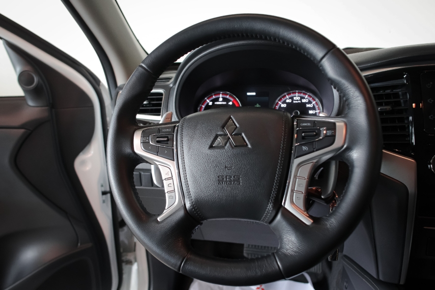 mitsubishi l200 triton 2.4 16v turbo diesel sport hpe cd 4p 4x4 automatico 2.0 2025