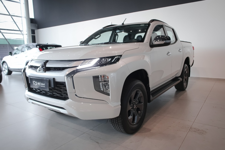 mitsubishi l200 triton 2.4 16v turbo diesel sport hpe cd 4p 4x4 automatico 2.0 2025