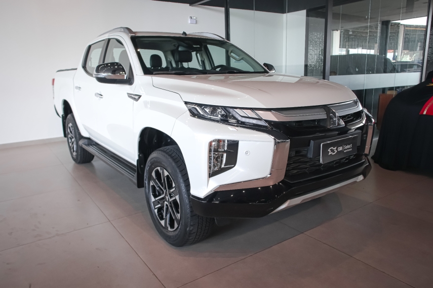 mitsubishi l200 triton 2.4 16v turbo diesel sport hpe-s cd 4p 4x4 automatico 2.0 2023