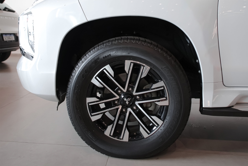 mitsubishi pajero sport 2.4 16v mivec turbo diesel hpe-s awd automatico 2.5 5p 2024