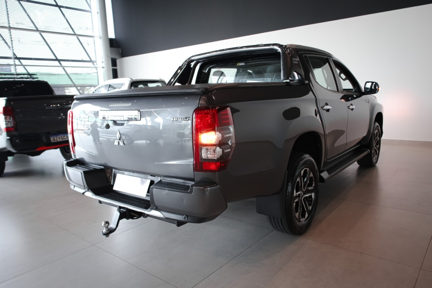 mitsubishi l200 triton 2.4 16v turbo diesel sport hpe-s cd 4p 4x4 automatico 202512