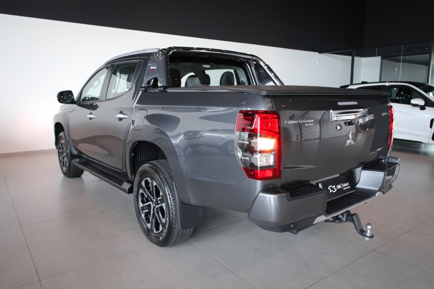 mitsubishi l200 triton 2.4 16v turbo diesel sport hpe-s cd 4p 4x4 automatico 202511