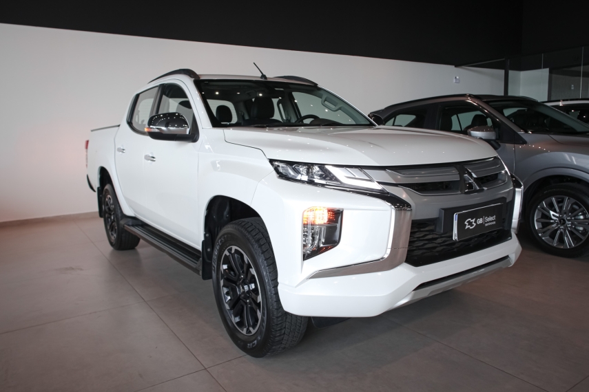 mitsubishi l200 triton 2.4 16v turbo diesel sport hpe cd 4p 4x4 automatico 2.0 5p 2023