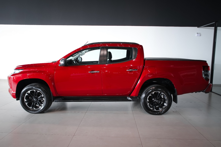 mitsubishi l200 triton 2.4 16v turbo diesel sport hpe cd 4p 4x4 automatico 2.0 20233