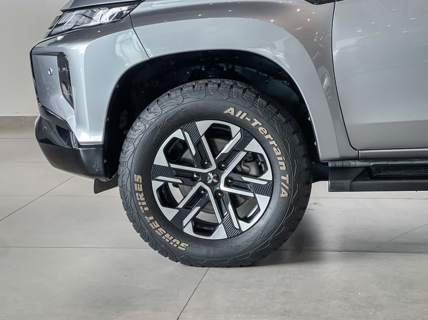 mitsubishi l200 triton 2.4 16v turbo diesel sport hpe-s cd 4p 4x4 automatico 2.0 20249