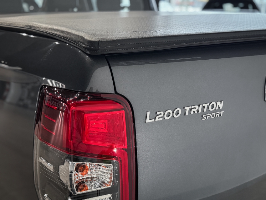 mitsubishi l200 triton 2.4 16v turbo diesel sport hpe-s cd 4p 4x4 automatico 2.0 202513