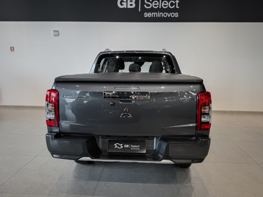 mitsubishi l200 triton 2.4 16v turbo diesel sport hpe-s cd 4p 4x4 automatico 2.0 202516