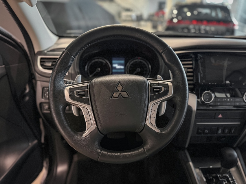 mitsubishi l200 triton 2.4 16v turbo diesel sport hpe-s cd 4p 4x4 automatico 2.0 20254