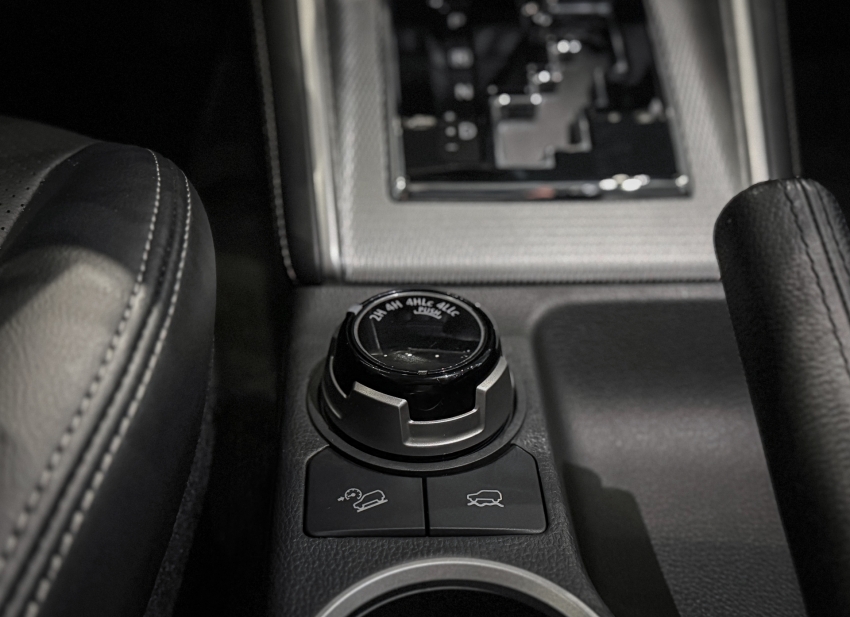 mitsubishi l200 triton 2.4 16v turbo diesel sport hpe-s cd 4p 4x4 automatico 2.0 202510