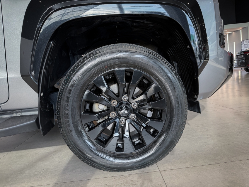 mitsubishi triton 2.4 biturbo diesel cd katana 4x4 automatico 4p 202611