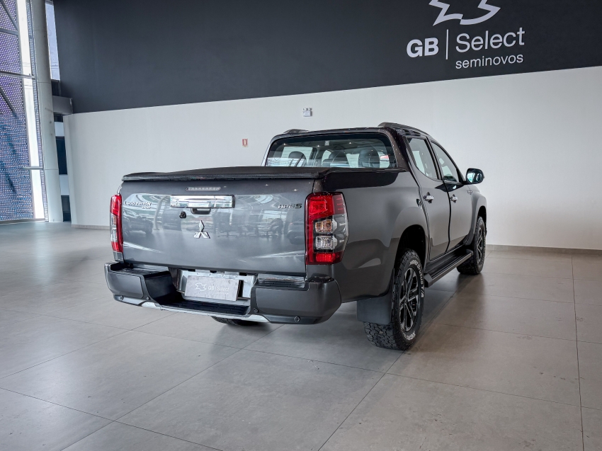 mitsubishi l200 triton 2.4 turbo diesel 4x4 at sport hpe-s 2.0 4p automatico 202410