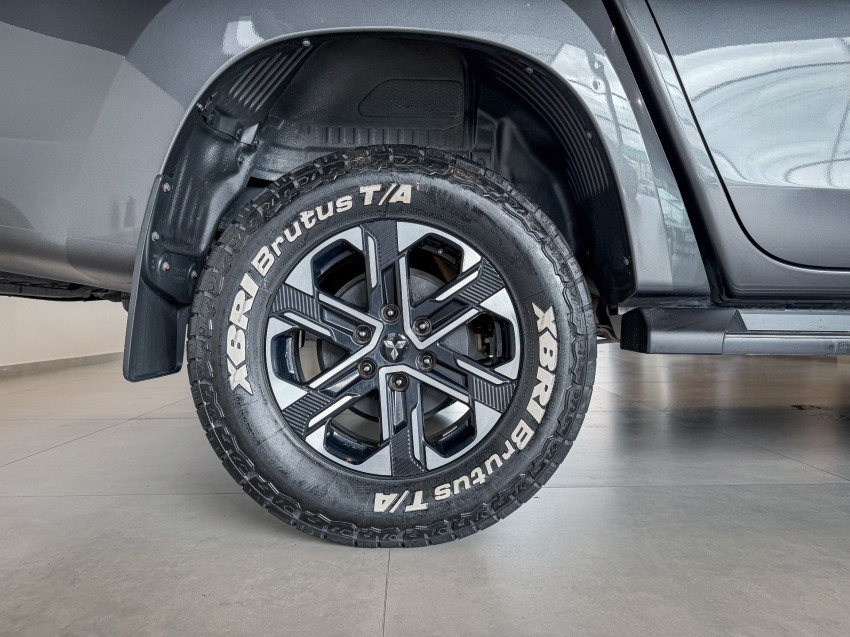 mitsubishi l200 triton 2.4 turbo diesel 4x4 at sport hpe-s 2.0 4p automatico 20248