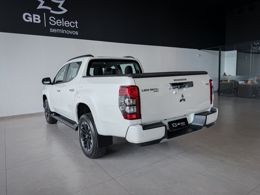 mitsubishi l200 triton 2.4 turbo diesel 4x4 at sport hpe 2.0 4p automatico 202411