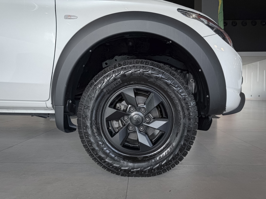 l200 triton sport gls 2.4 d 4x4 at9