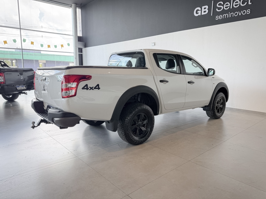 l200 triton sport gls 2.4 d 4x4 at11