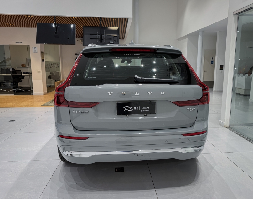 volvo xc60 t8 plus14