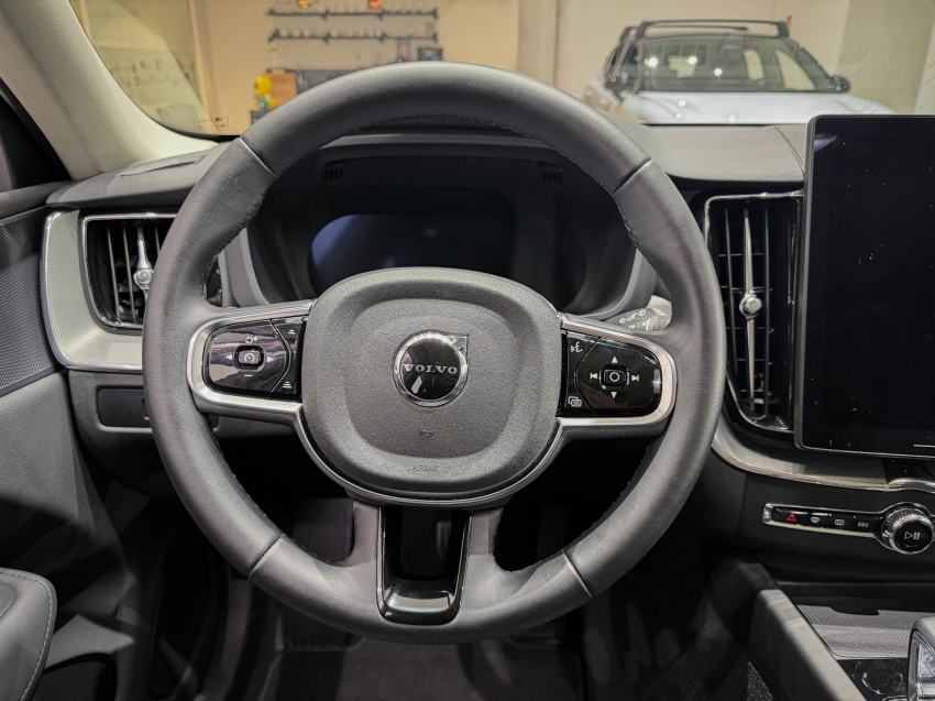 volvo xc60 t8 plus6