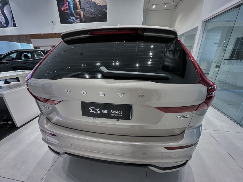 xc60 2.0 t8  ultra dark12
