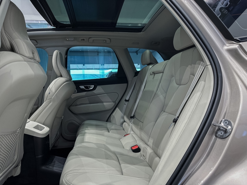 xc60 2.0 t8  ultra dark7