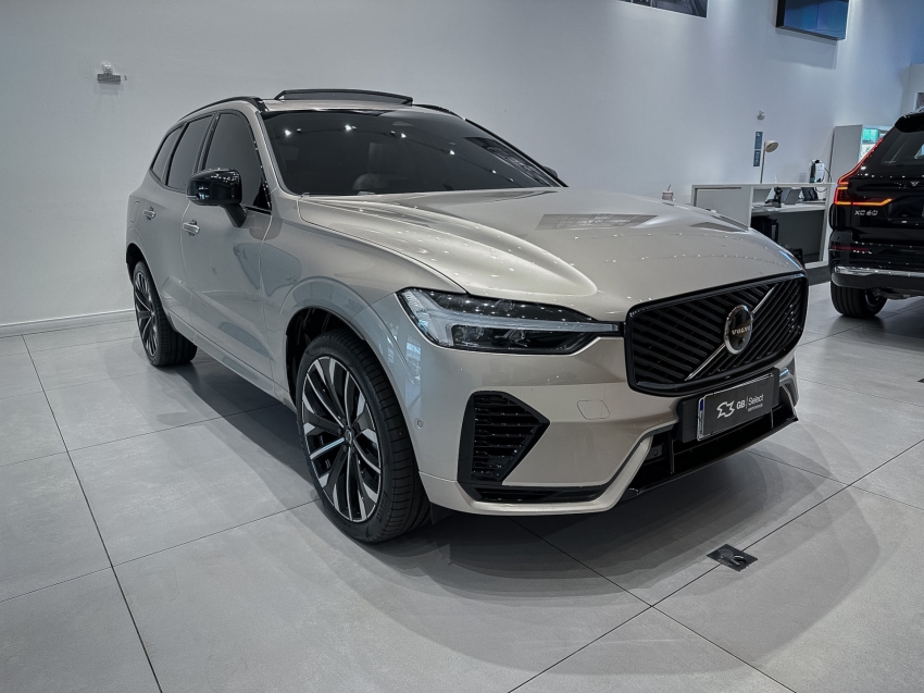 xc60 2.0 t8  ultra dark0