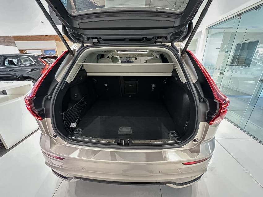xc60 2.0 t8  ultra dark11