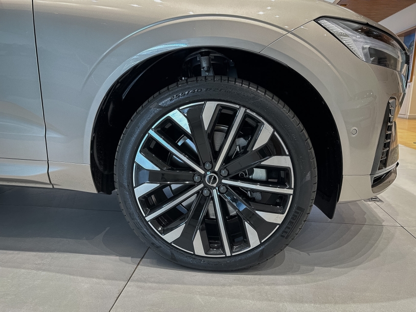 xc60 2.0 t8  ultra dark8