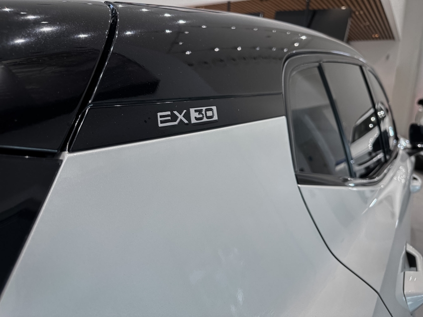 ex30 ultra16