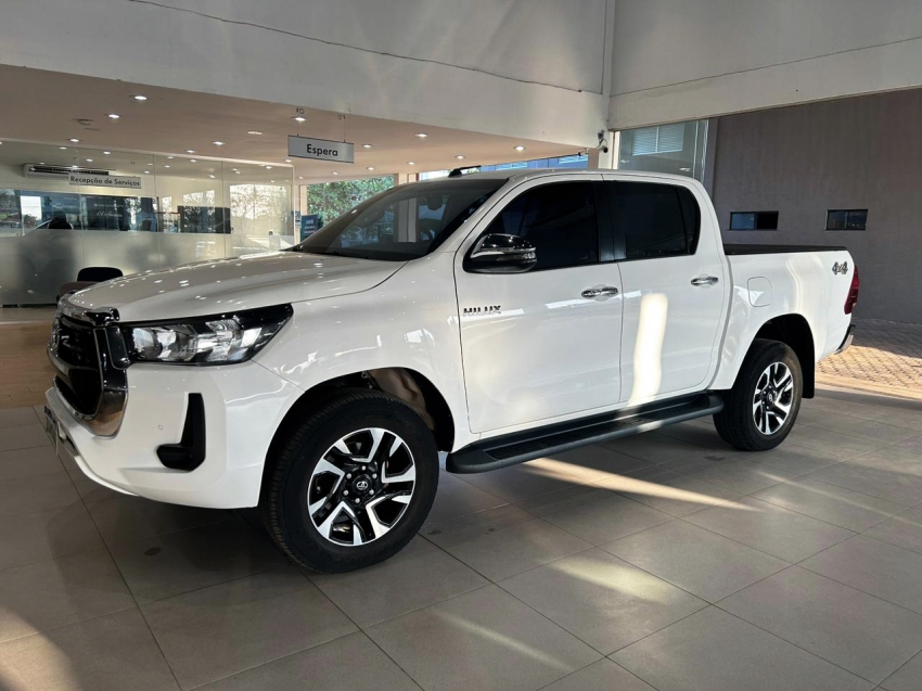 toyota hilux 2.8 d-4d turbo diesel cd srv 4x4 automatico 4p 20222