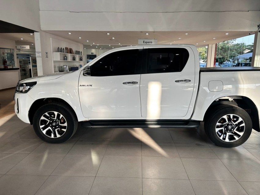 toyota hilux 2.8 d-4d turbo diesel cd srv 4x4 automatico 4p 202210