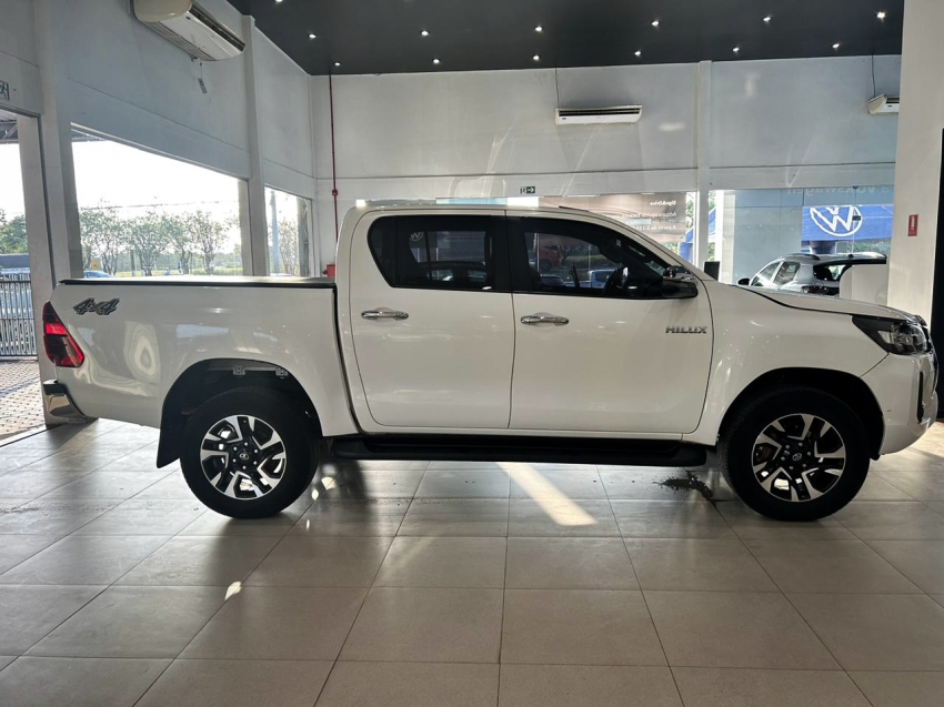 toyota hilux 2.8 d-4d turbo diesel cd srv 4x4 automatico 4p 20223