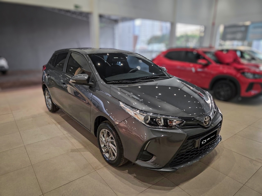 toyota yaris 1.5 16v flex xs multidrive 4p automatico 2024