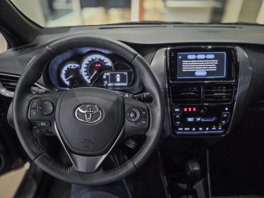 toyota yaris 1.5 16v flex xs multidrive 4p automatico 20244