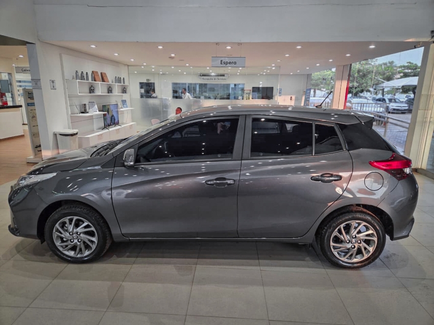 toyota yaris 1.5 16v flex xs multidrive 4p automatico 20243