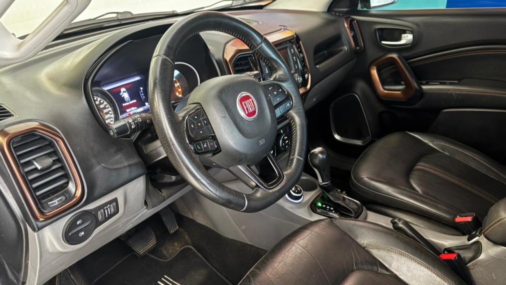 fiat toro 2.0 16v turbo diesel volcano 4wd at9 4p automatico 20177