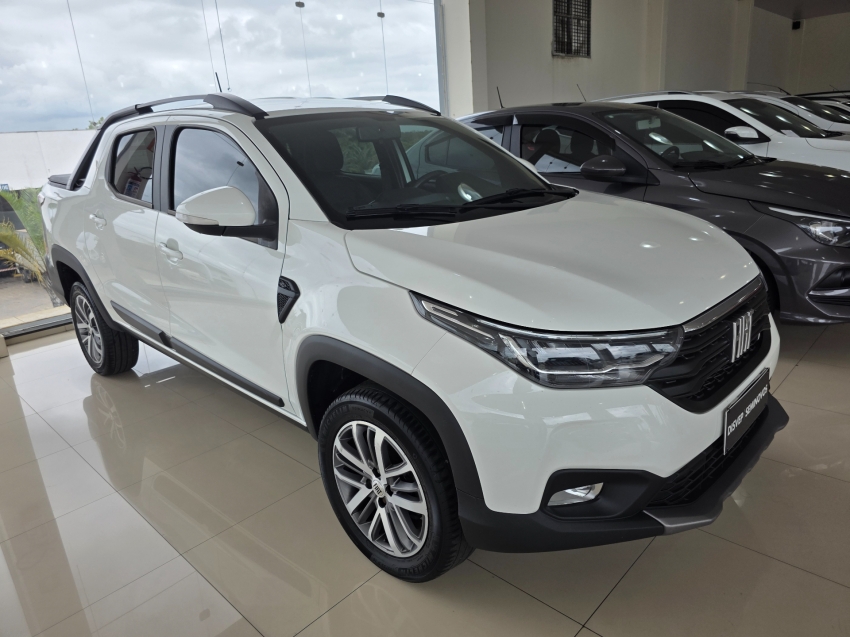 fiat strada 1.3 firefly flex volcano cd cvt 4p automatico 20232