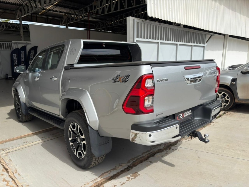 toyota hilux 2.8 d-4d turbo diesel cd srx plus 4x4 automatico 2.0 4p 20244