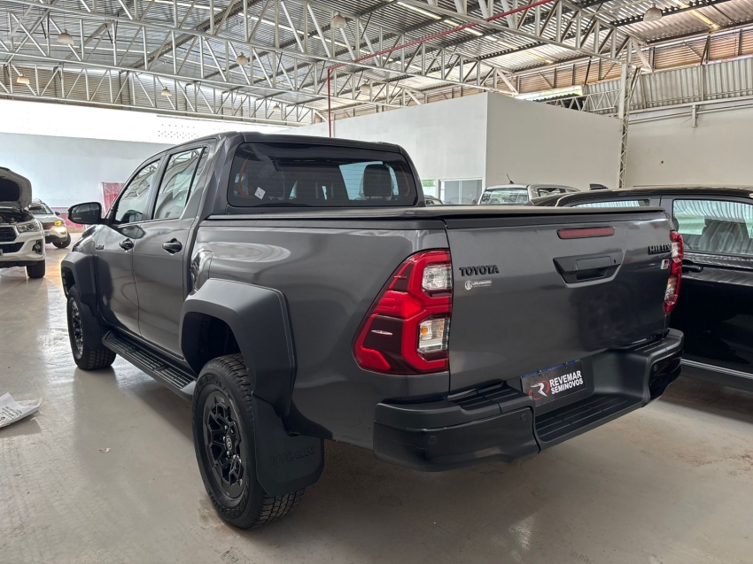 toyota hilux 2.8 d-4d turbo diesel cd gr-s 4x4 automatico 2.2 4p 20243