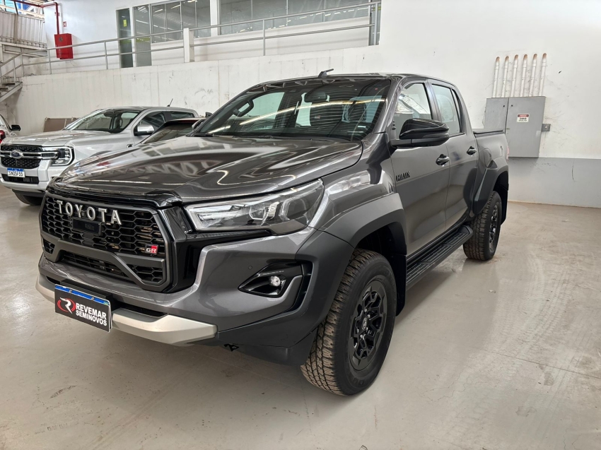 toyota hilux 2.8 d-4d turbo diesel cd gr-s 4x4 automatico 2.2 4p 2024