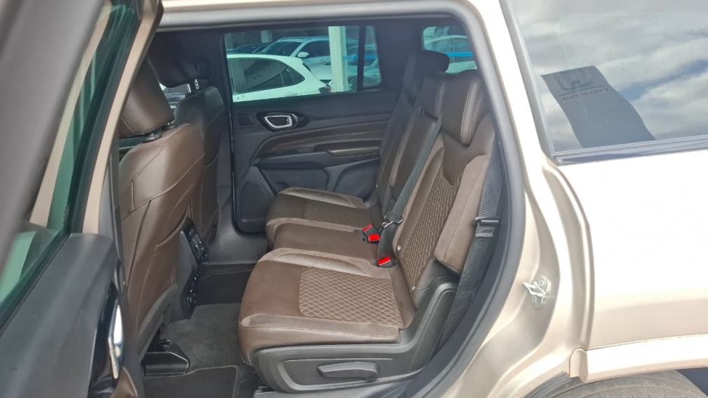 jeep commander 2.0 td380 turbo diesel overland at9 4p automatico 20228