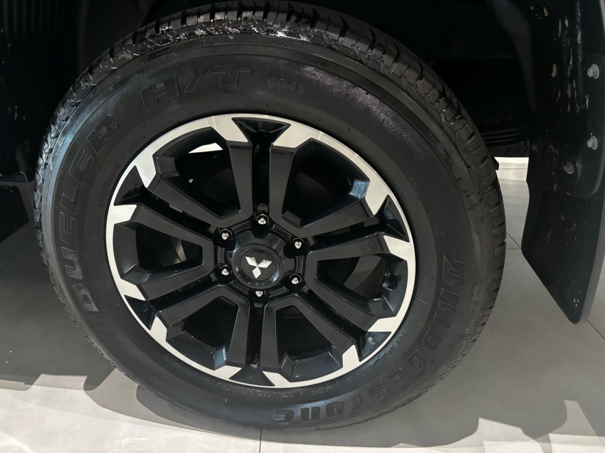 mitsubishi l200 triton 2.4 turbo diesel 4x4 at sport hpe 2024