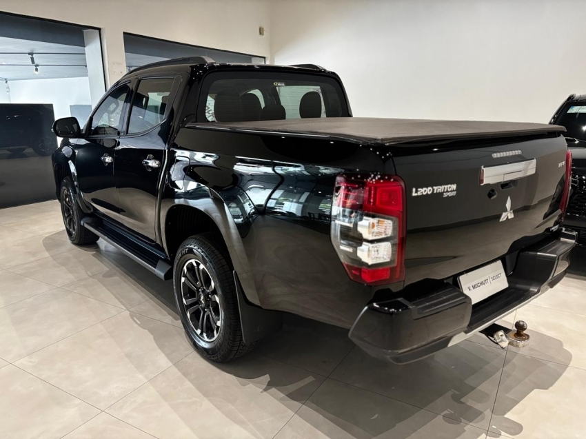 mitsubishi l200 triton 2.4 16v turbo diesel sport hpe cd 4p 4x4 automatico 2023
