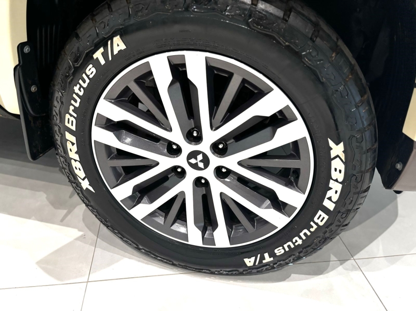 mitsubishi triton 2.4 biturbo diesel cd hpe-s 4x4 automatico 2025