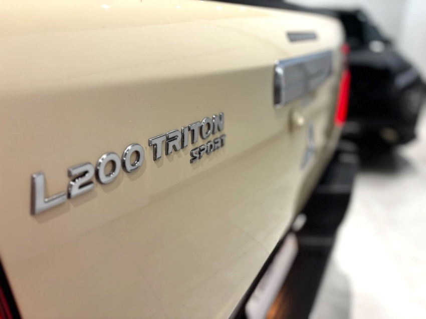 mitsubishi triton 2.4 biturbo diesel cd hpe-s 4x4 automatico 2025