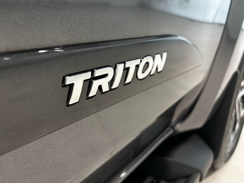 mitsubishi l200 triton 2.4 16v turbo diesel sport hpe-s cd 4p 4x4 automatico 2025