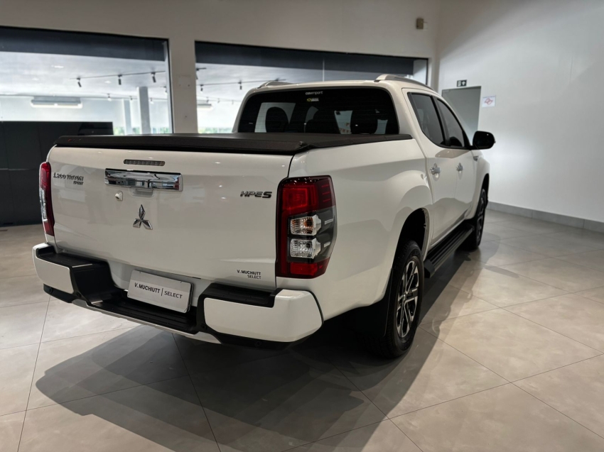 mitsubishi l200 triton 2.4 16v turbo diesel sport hpe-s cd 4p 4x4 automatico 2025