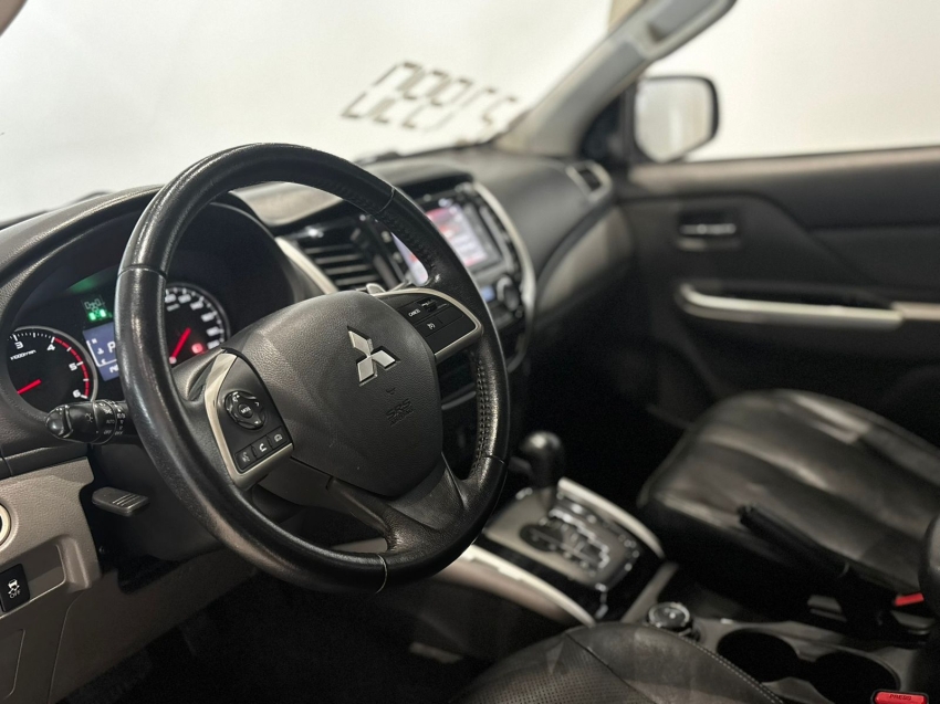 mitsubishi l200 triton 2.4 16v turbo diesel sport hpe cd 4p 4x4 automatico 2017