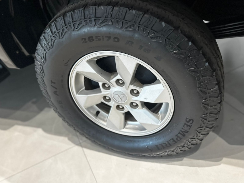 mitsubishi l200 triton 2.4 16v turbo diesel sport hpe cd 4p 4x4 automatico 2017